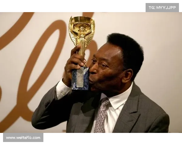 从草根射手到世界巨星：莱万非凡职业生涯崛起全景追踪深度解析